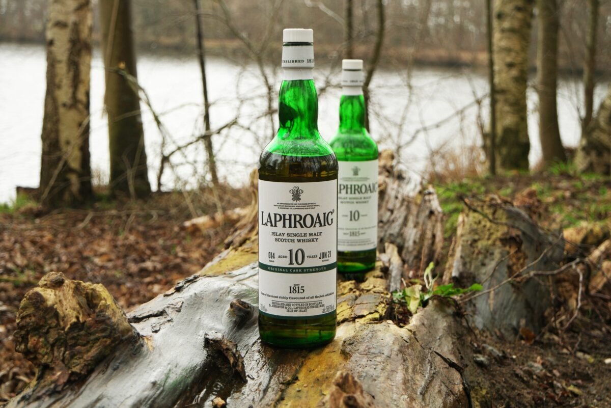Laphroaig 10 vs Cask Strength - Dram1